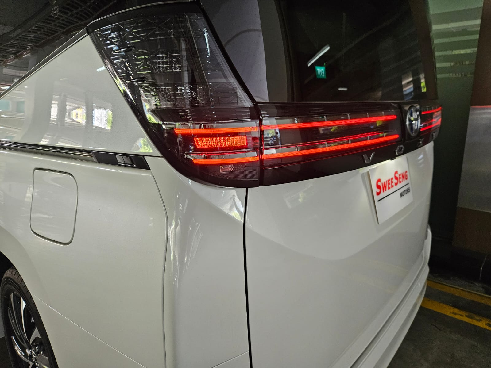 TOYOTA VOXY 1.8 SZ HYBRID