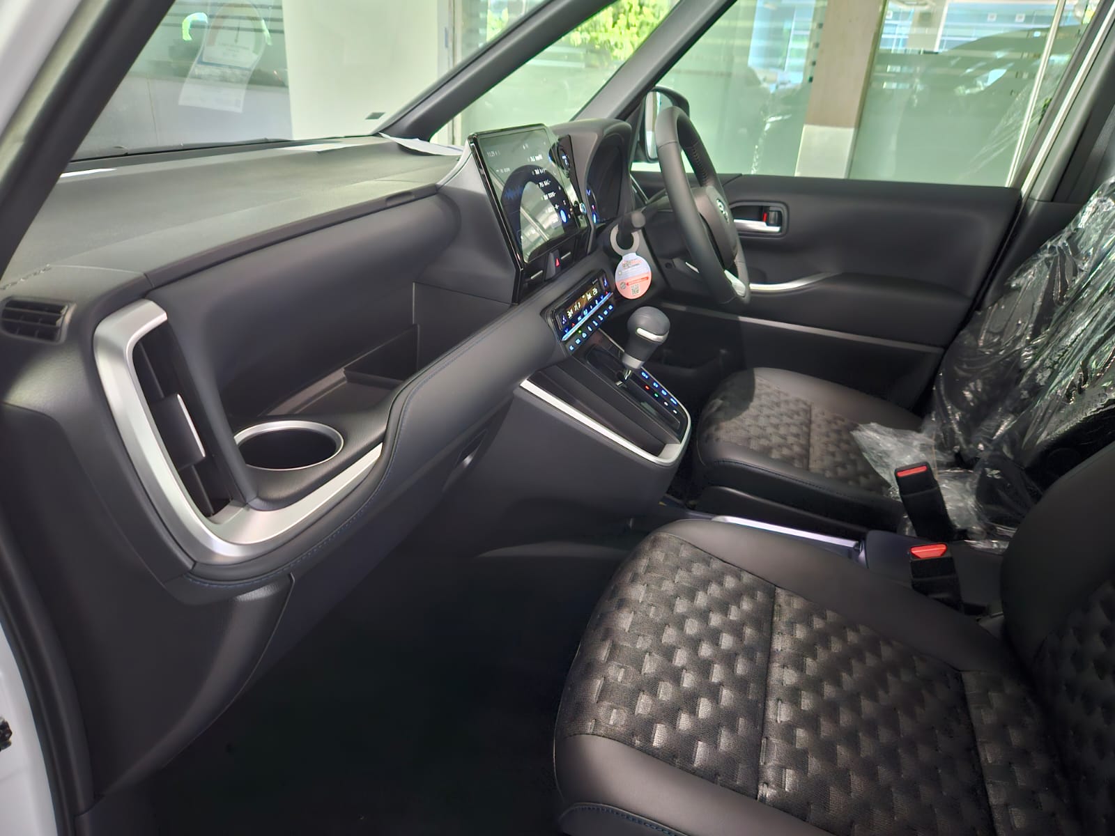 TOYOTA VOXY 1.8 SZ HYBRID