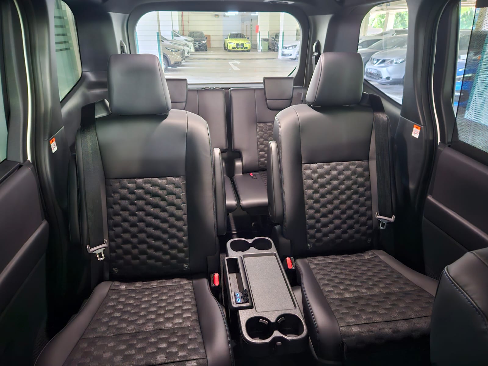 TOYOTA VOXY 1.8 SZ HYBRID