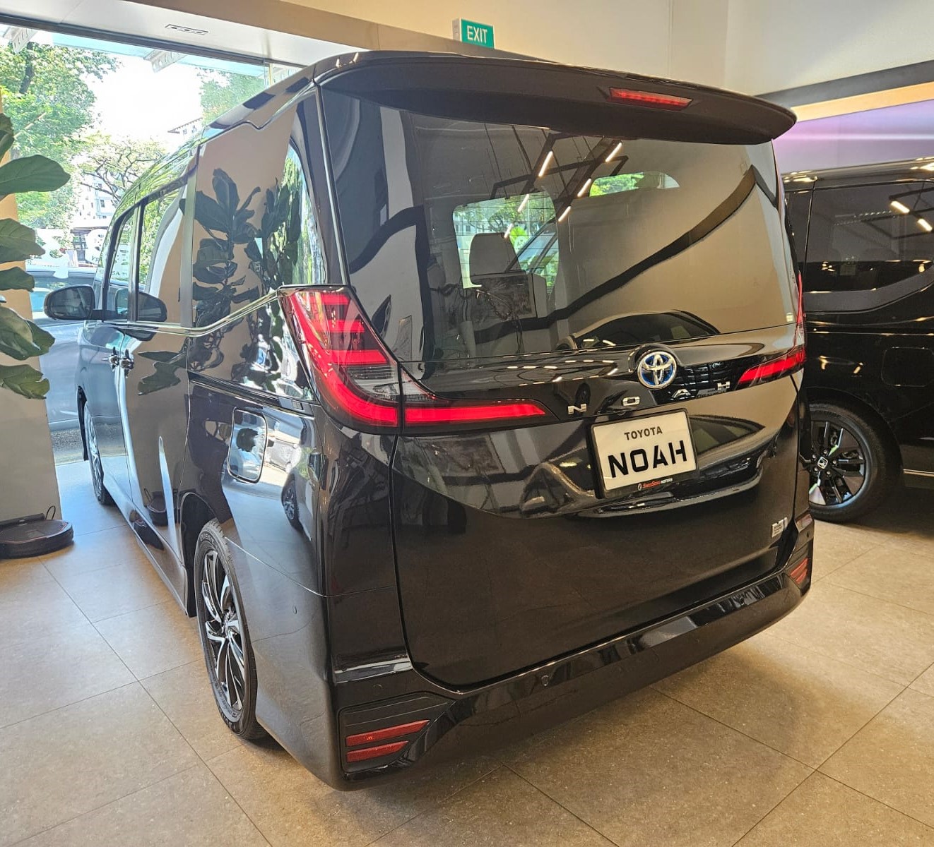TOYOTA NOAH 1.8 SZ HYBRID