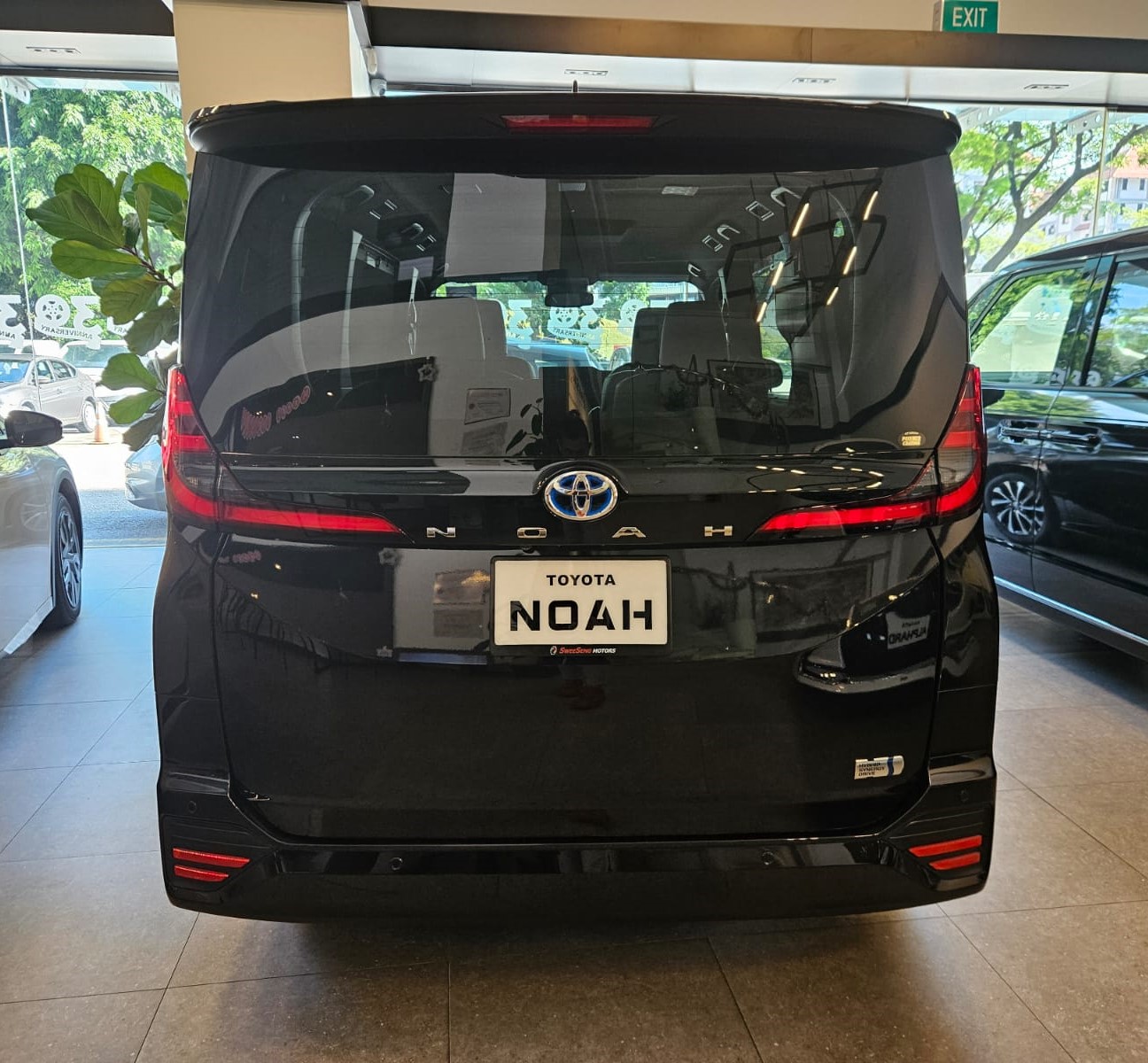 TOYOTA NOAH 1.8 SZ HYBRID