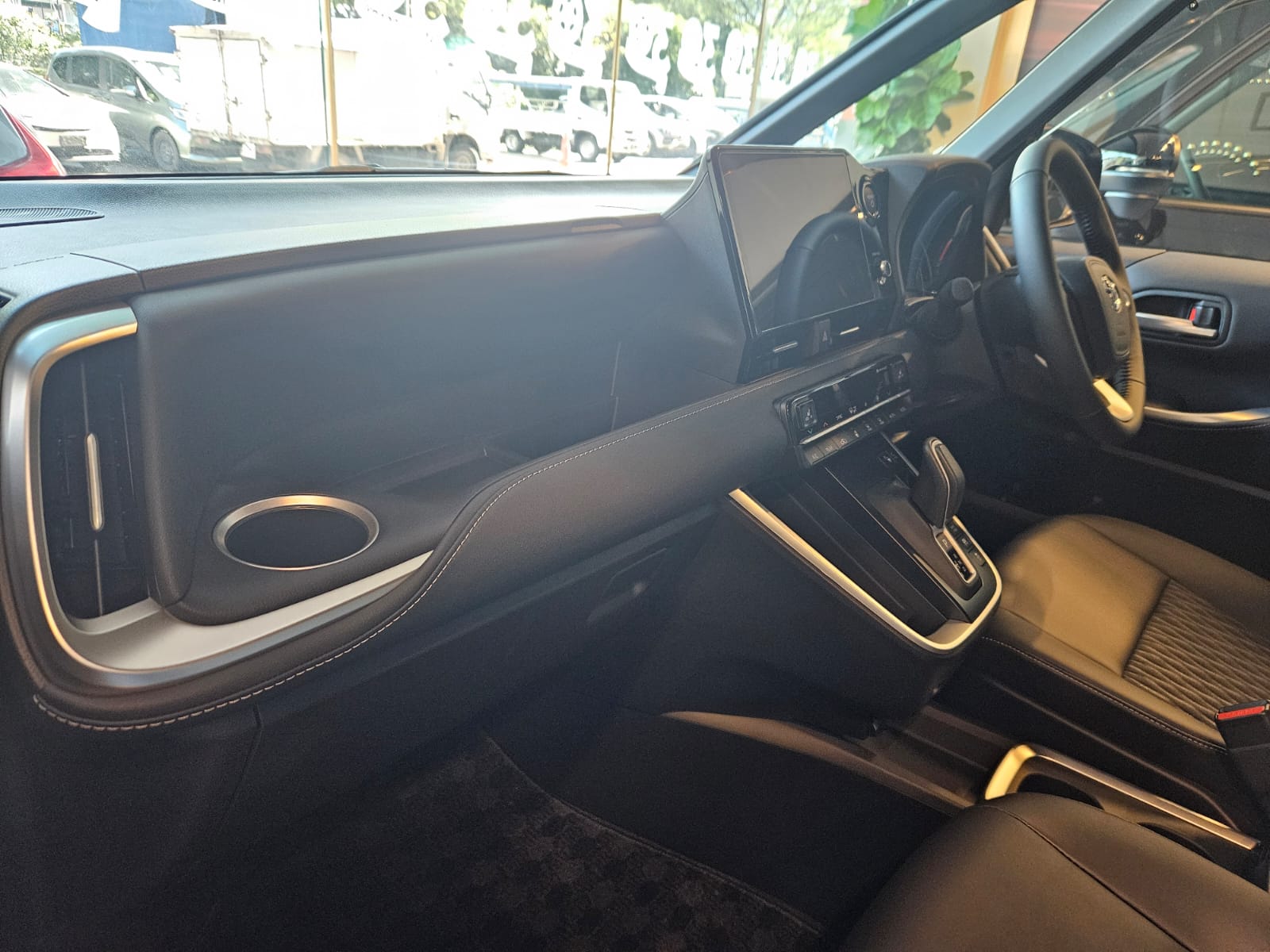 TOYOTA NOAH 1.8 SZ HYBRID