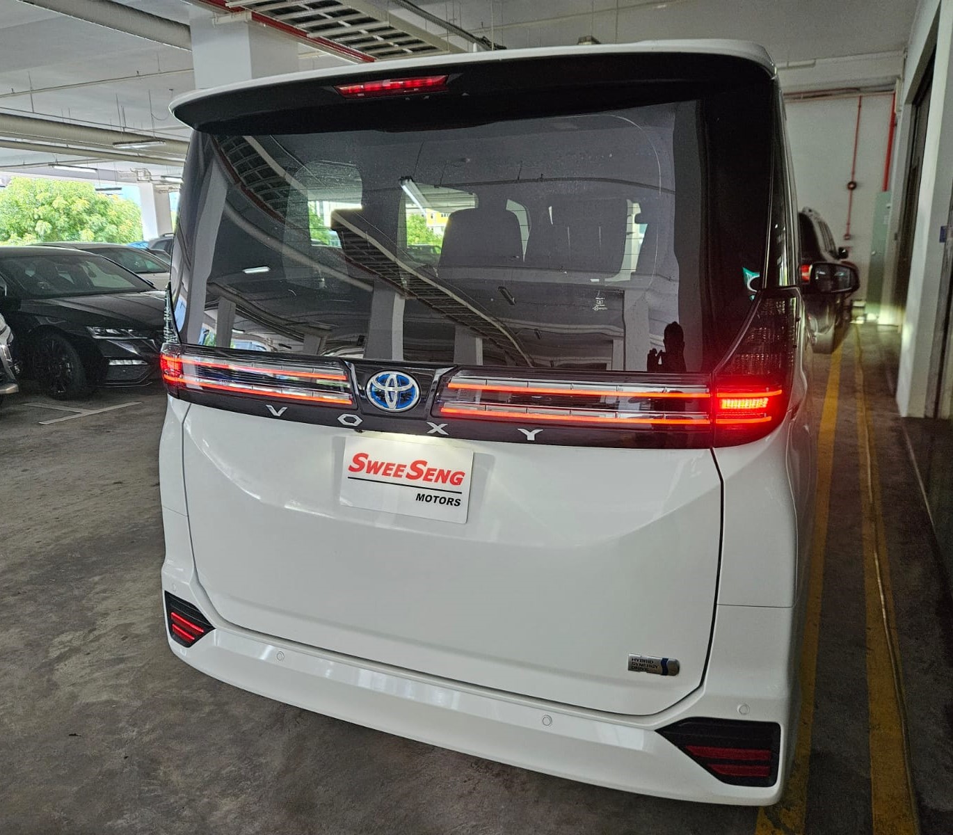 TOYOTA VOXY 1.8 SZ HYBRID