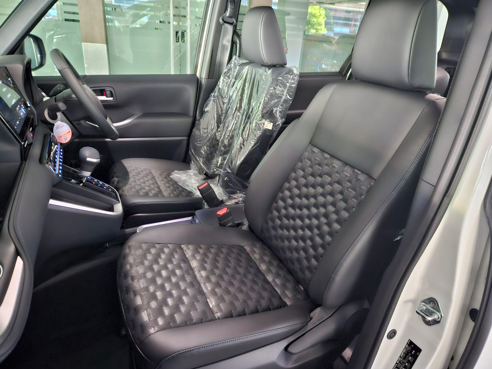 TOYOTA VOXY 1.8 SZ HYBRID