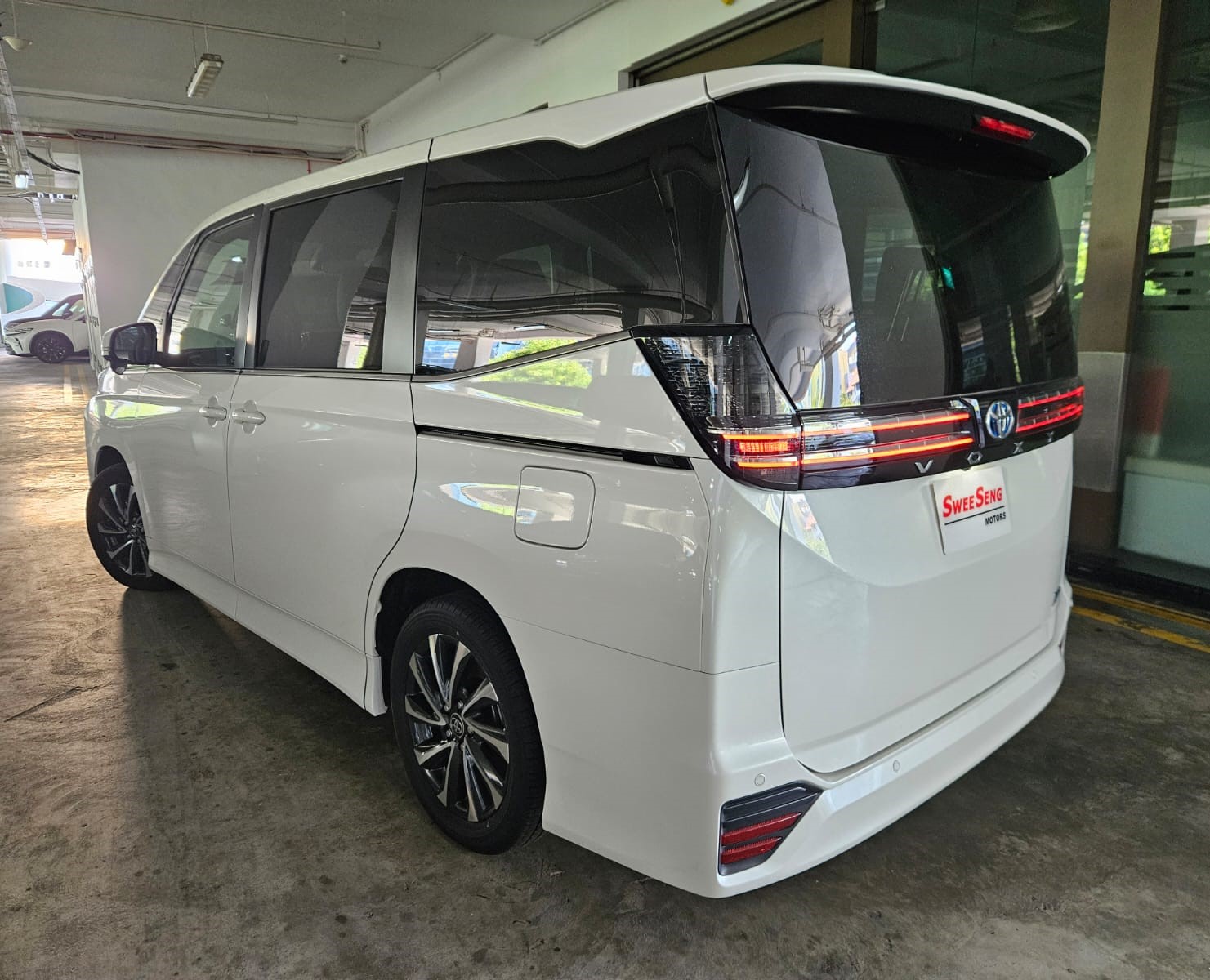 TOYOTA VOXY 1.8 SZ HYBRID