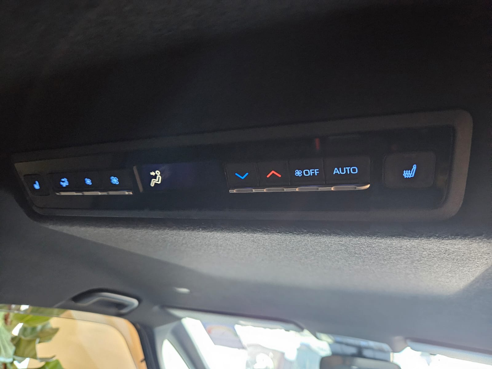 TOYOTA NOAH 1.8 SZ HYBRID