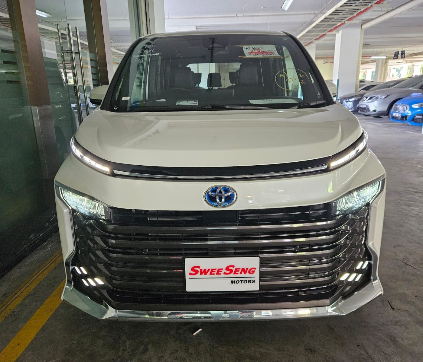 TOYOTA VOXY 1.8 SZ HYBRID