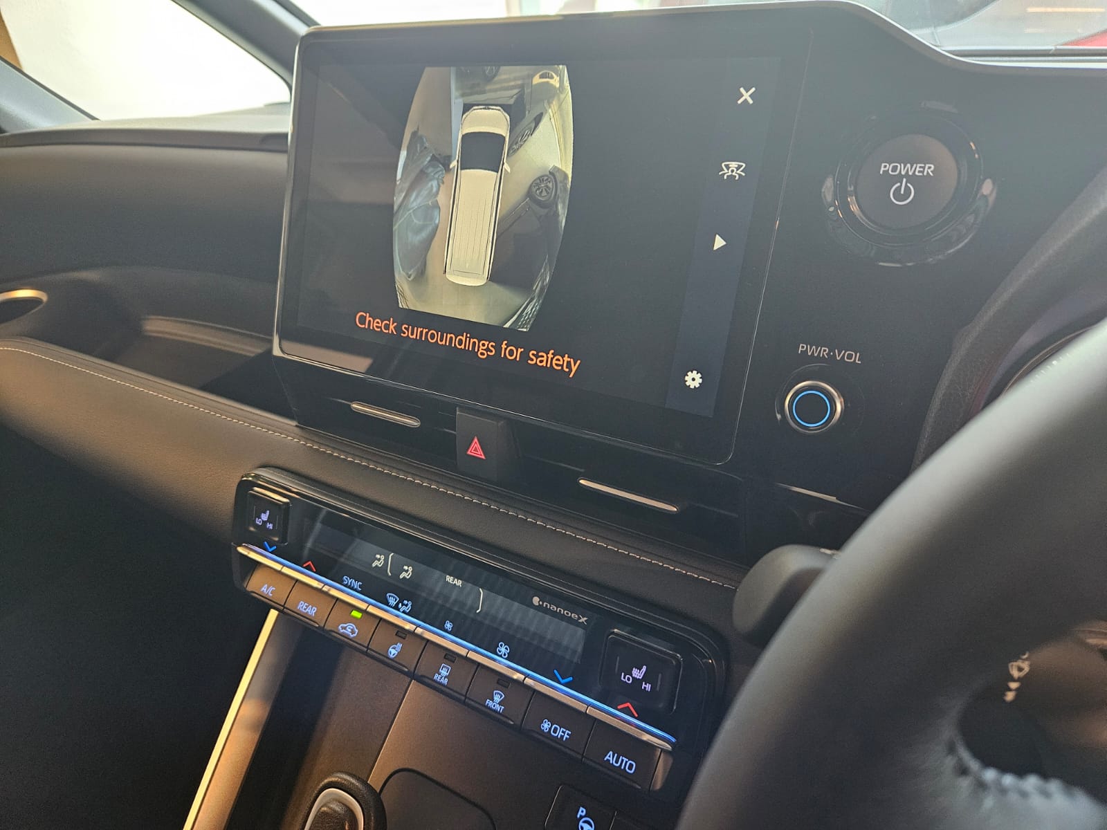 TOYOTA NOAH 1.8 SZ HYBRID