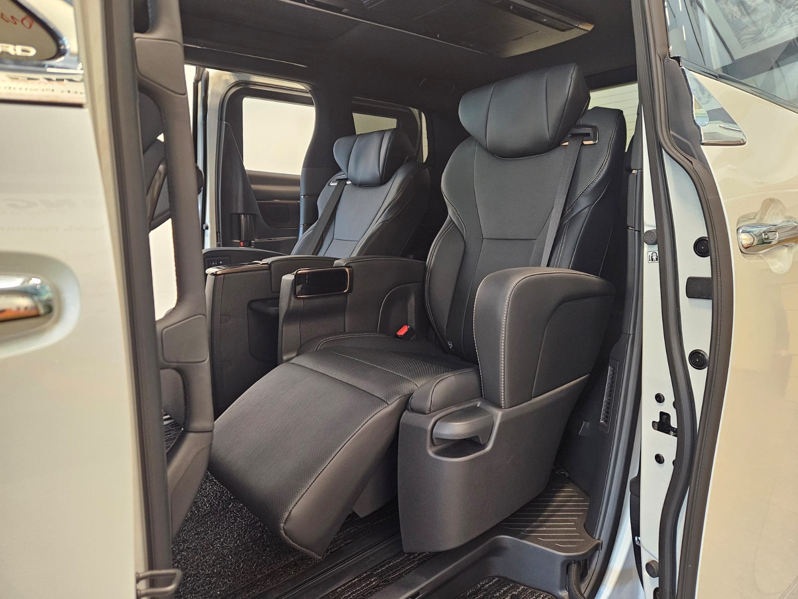 Toyota Alphard 2.5Z Hybrid